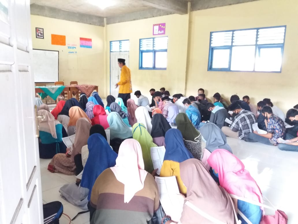 Memperingati Maulid Nabi Siswa Siswi Melantunkan Sholawat Diba’iyah Memperingati Maulid Nabi Siswa Siswi Melantunkan Sholawat Diba’iyah