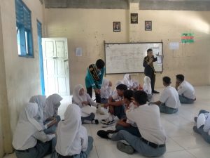 Pengarahan dari petugas DPA3AKB Grobogan di SMK At-Thoat Toroh