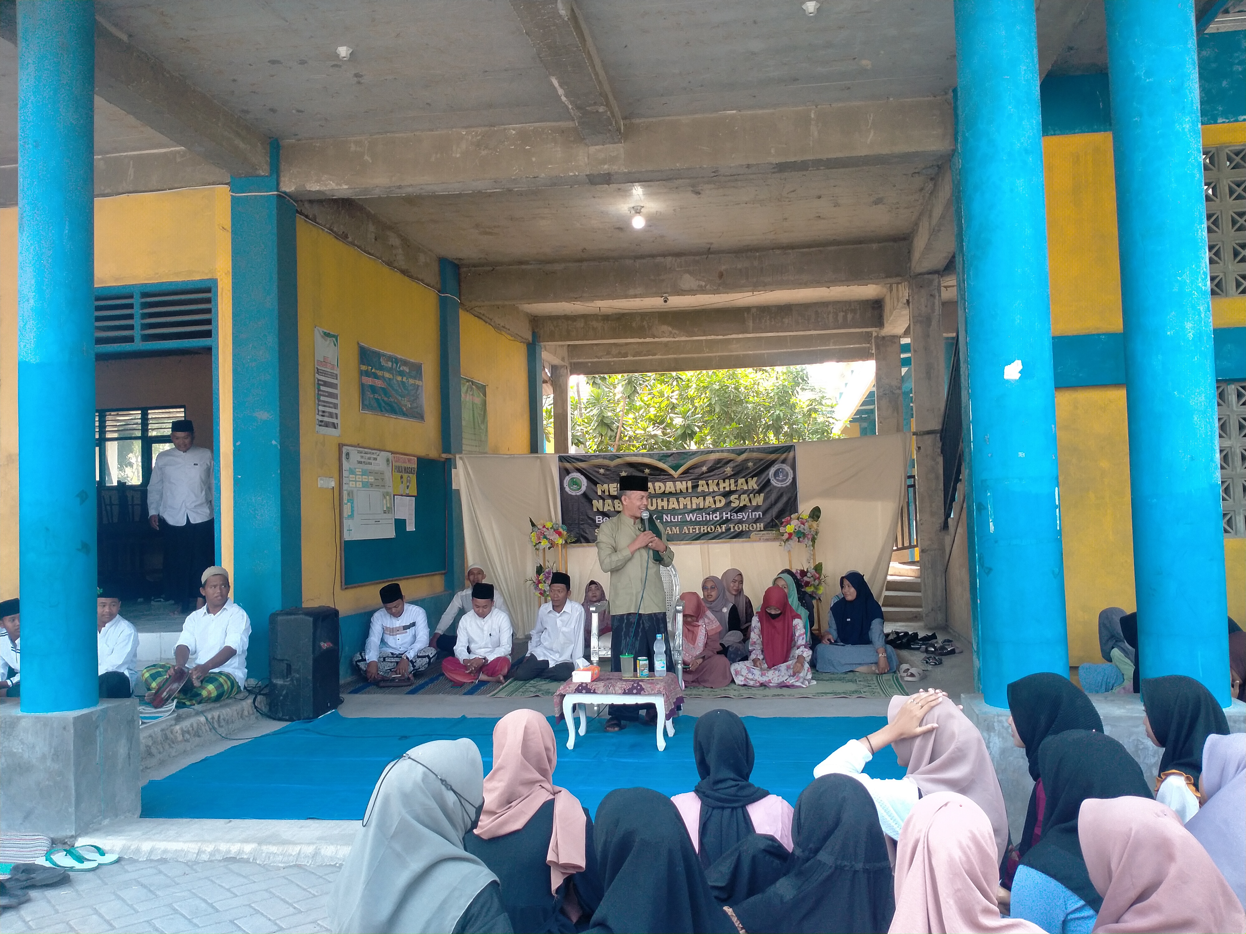 Memperingati Maulid Nabi Yayasan At-Thoat Toroh Gelar Pengajian bersama dengan K.H. Nur Wahid Hasyim. Memperingati Maulid Nabi Yayasan At-Thoat Toroh Gelar Pengajian bersama dengan K.H. Nur Wahid Hasyim.