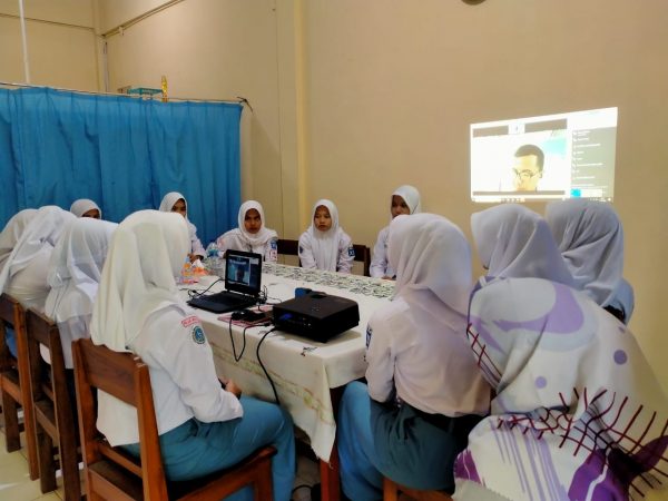 Kelas XII OTKP mengikuti rekruitmen dari USG